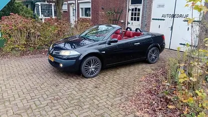 Zwart Gebruikt 2006 Renault Mégane Cabriolet Dynamique Cabriolet | € 1.995 (Eerlijke prijs)