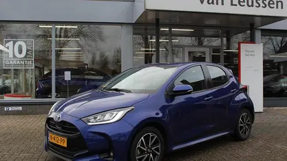 Blauw Gebruikt 2021 Toyota Yaris Hybrid Hatchback | € 19.400 (Eerlijke prijs)
