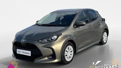 Groen Gebruikt 2022 Toyota Yaris Hybrid Active Hatchback | € 18.950 (Goede deal)