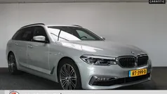 Grijs, metallic lak Gebruikt 2018 BMW 520 Executive Stationwagen | € 24.450 (Eerlijke prijs)