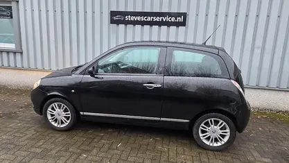 Zwart (metallic) Gebruikt 2007 Lancia Ypsilon Hatchback | € 2.750 (Eerlijke prijs)