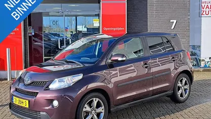 Occasion Toyota Urban Cruiser 101 PK (74 kW) 2009 Paars Hatchback