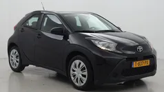 Zwart Gebruikt 2023 Toyota Aygo Play Hatchback | € 16.499 (Eerlijke prijs)