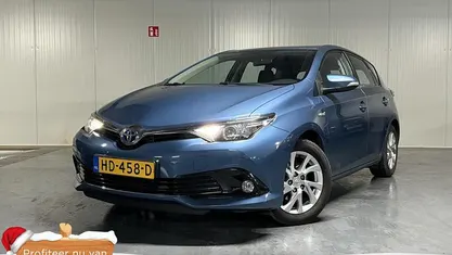 Blauw Gebruikt 2015 Toyota Auris Hybrid Hatchback | € 13.950 (Eerlijke prijs)