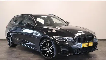 Zwart Gebruikt 2021 BMW 320 Executive Stationwagen | € 33.750 (Eerlijke prijs)