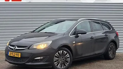 Zwart Gebruikt 2014 Opel Astra Design Edition Stationwagen | € 4.948 (Eerlijke prijs)