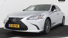 Gebruikt 2022 Lexus ES300H Executive Line Sedan | € 42.950 (Eerlijke prijs)