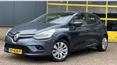 Grijs, metallic lak Gebruikt 2017 Renault Clio IV Intens Hatchback | € 9.500 (Eerlijke prijs)