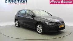 Zwart Gebruikt 2022 VW Golf VIII Business Hatchback | € 23.845 (Goede deal)