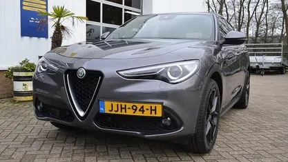 Grijs Occasion 2023 Alfa Romeo Stelvio Super SUV | € 39.950 (Super prijs)