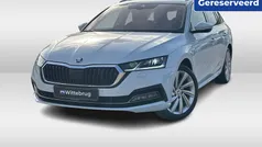 Wit, metallic lak Gebruikt 2021 Skoda Octavia Business Line Stationwagen | € 26.450 (Eerlijke prijs)