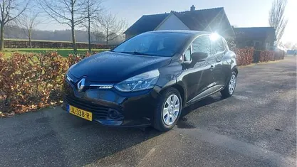 Zwart (metallic) Occasion 2016 Renault Clio IV Expression Hatchback | € 3.950 (Super prijs)