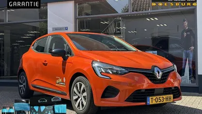 Oranje Gebruikt 2023 Renault Clio V Equilibre Hatchback | € 18.645 (Eerlijke prijs)