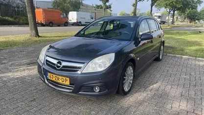 Occasion 2008 Opel Signum Executive Hatchback | € 3.250 (Super prijs)