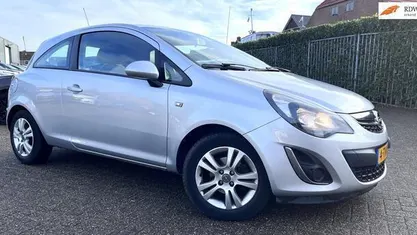 Grijs, metallic lak Gebruikt 2014 Opel Corsa Business Hatchback | € 3.999 (Eerlijke prijs)