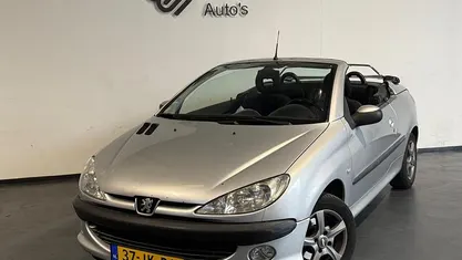 Grijs Gebruikt 2002 Peugeot 206 CC Cabriolet | € 2.250 (Eerlijke prijs)
