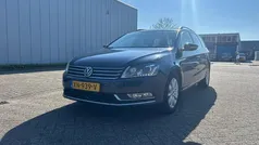 Blauw, metallic lak Gebruikt 2014 VW Passat Highline Stationwagen | € 7.745 (Goede deal)