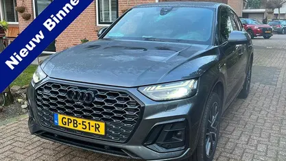 Grijs Occasion 2024 Audi Q5 Sportback Competition SUV | € 58.944 (Eerlijke prijs)