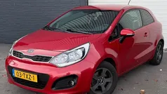 Rood Gebruikt 2012 Kia Rio Hatchback | € 8.950 (Eerlijke prijs)