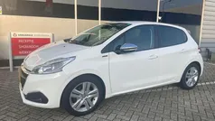 Wit Gebruikt 2019 Peugeot 208 Signature Sky Hatchback | € 9.450 (Eerlijke prijs)