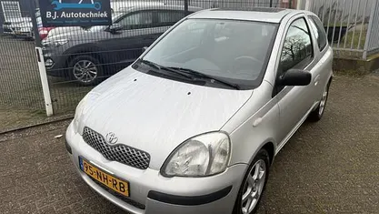 Grijs (metallic) Gebruikt 2003 Toyota Yaris Terra Hatchback | € 1.750 (Eerlijke prijs)