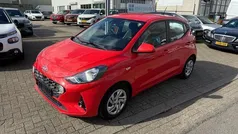 Rood, metallic lak Gebruikt 2020 Hyundai i10 Comfort Hatchback | € 10.950 (Eerlijke prijs)
