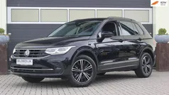 Zwart Gebruikt 2021 VW Tiguan Life SUV | € 27.400 (Super prijs)