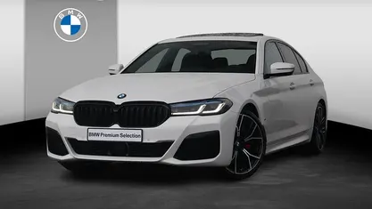 Wit Gebruikt 2022 BMW 530 M Sport Sedan | € 46.900 (Eerlijke prijs)