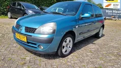Blauw Gebruikt 2004 Renault Clio II Komfort Hatchback | € 1.350 (Eerlijke prijs)