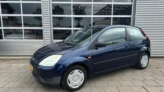 Blauw, metallic lak Gebruikt 2004 Ford Fiesta Style Hatchback | € 999 (Eerlijke prijs)