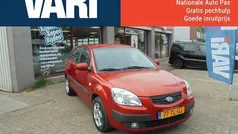 Rood Gebruikt 2006 Kia Rio Sedan | € 1.899 (Eerlijke prijs)