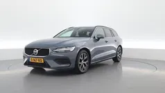 Grijs, metallic lak Gebruikt 2023 Volvo V60 Core Stationwagen | € 34.900 (Super prijs)