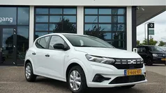 Wit Gebruikt 2023 Dacia Sandero Essentiel Hatchback | € 14.495 (Goede deal)
