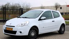 Wit Gebruikt 2009 Renault Clio II Hatchback | € 3.499 (Eerlijke prijs)