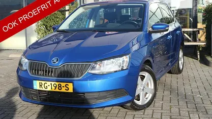 Blauw Occasion 2017 Skoda Fabia Drive Hatchback | € 12.700 (Eerlijke prijs)