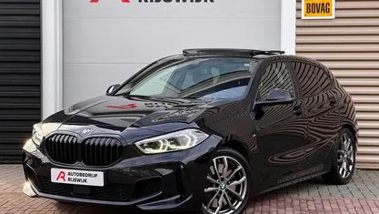 Zwart Occasion 2024 BMW 128 Hatchback | € 34.950 (Super prijs)