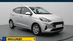 Grijs, metallic lak Gebruikt 2022 Hyundai i10 Comfort Hatchback | € 15.490 (Eerlijke prijs)