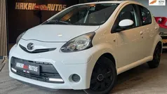 Wit Gebruikt 2013 Toyota Aygo Hatchback | € 4.549 (Eerlijke prijs)
