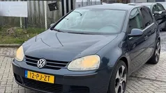 Blauw Gebruikt 2004 VW Golf IV Trendline Hatchback | € 999 (Eerlijke prijs)