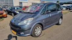 Grijs, metallic lak Gebruikt 2005 Peugeot 1007 Hatchback | € 2.250 (Goede deal)