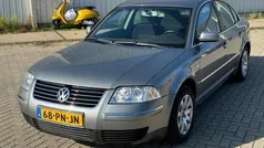 Grijs Gebruikt 2004 VW Passat Sedan | € 2.250