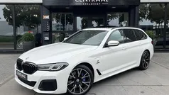 Wit Gebruikt 2023 BMW 530e M Sport Stationwagen | € 41.950 (Eerlijke prijs)