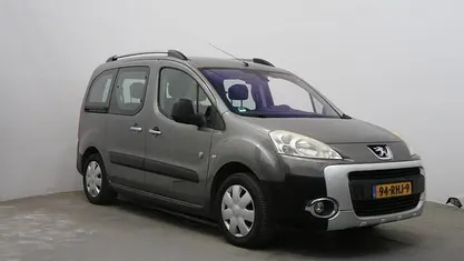 Grijs (metallic) Occasion 2011 Peugeot Partner Tepee Outdoor MPV | € 5.490 (Eerlijke prijs)