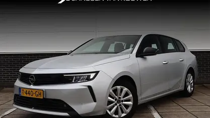 Grijs Gebruikt 2023 Opel Astra Edition Stationwagen | € 20.895 (Eerlijke prijs)