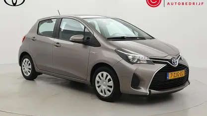 Gebruikt 2015 Toyota Yaris Hybrid Hatchback | € 13.999 (Eerlijke prijs)