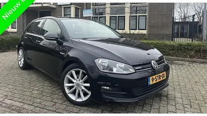 Zwart Gebruikt 2013 VW Golf VII Highline Hatchback | € 5.999 (Eerlijke prijs)