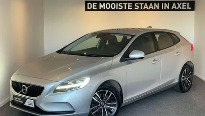 Grijs Gebruikt 2019 Volvo V40 Kinetic Hatchback | € 14.950 (Eerlijke prijs)