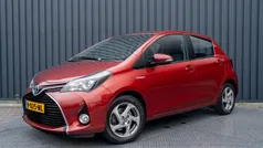 Rood Gebruikt 2015 Toyota Yaris Hybrid Trend Hatchback | € 12.950 (Eerlijke prijs)