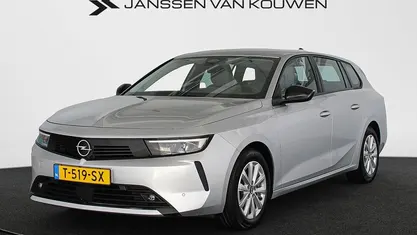 Grijs Gebruikt 2023 Opel Astra Edition Stationwagen | € 21.885 (Eerlijke prijs)