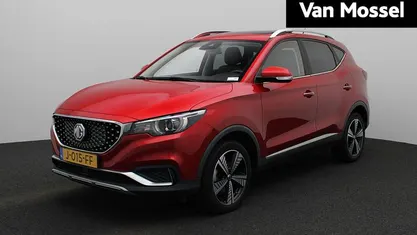 Rood Gebruikt 2020 MG ZS Luxury Sedan | € 13.900 (Eerlijke prijs)